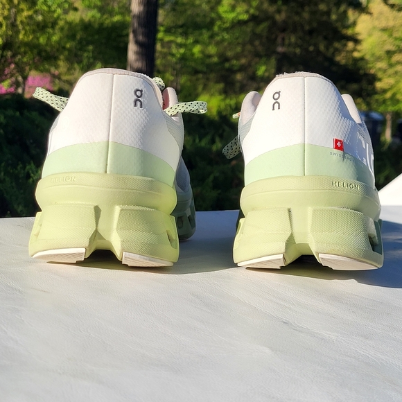 ON Running Cloudstratus Sneakers - Picture 4 of 8